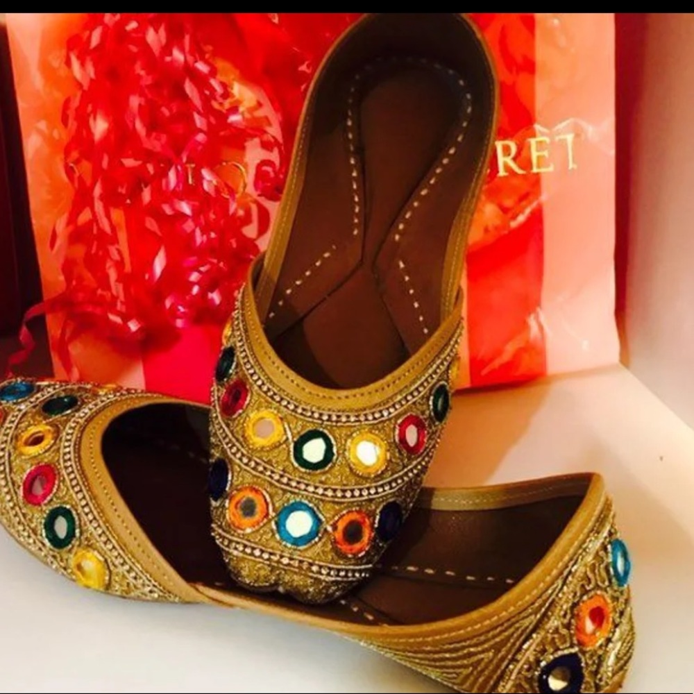 Handcrafted flats from India -like brand new 7.5